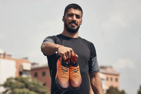 Suarez firma Puma 2018.webp